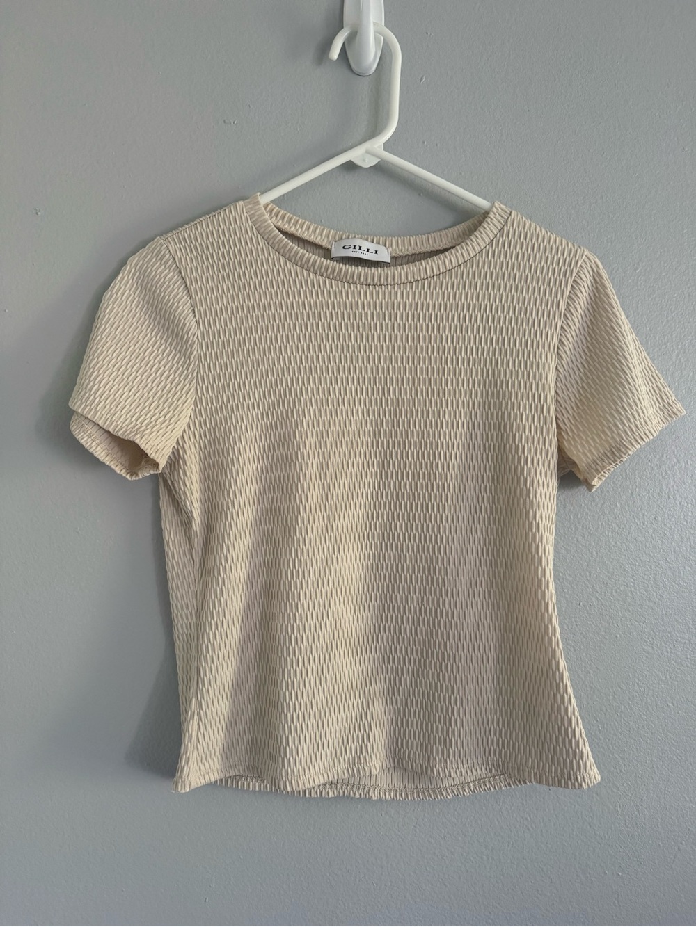 Gilli Women’s Size M Beige Textured Knit Stretch Crew Neck Short Sleeve Tee